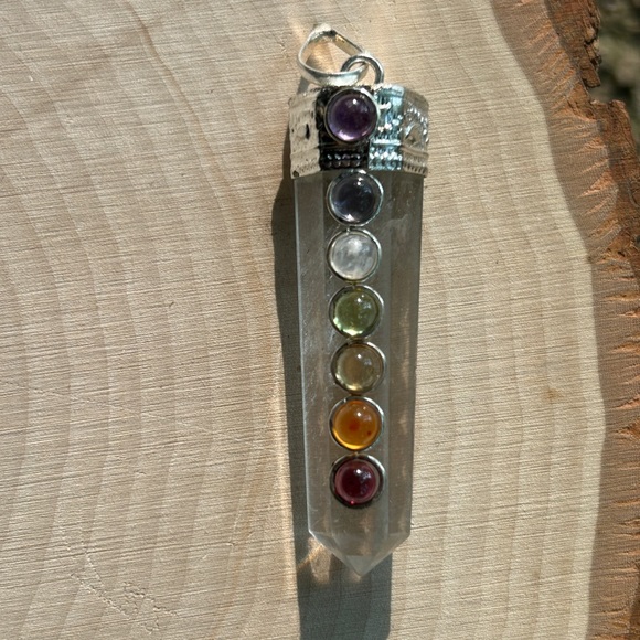 Beautiful quartz and rainbow chakra pendant - Picture 2 of 2